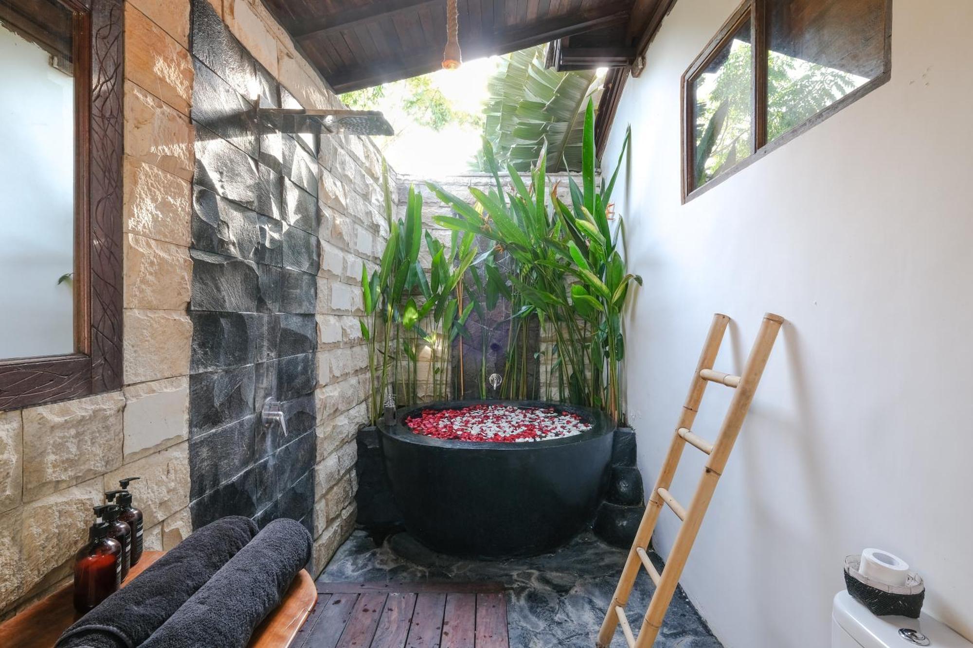 Ocean Bay Boutique Bungalows Uluwatu Exterior photo